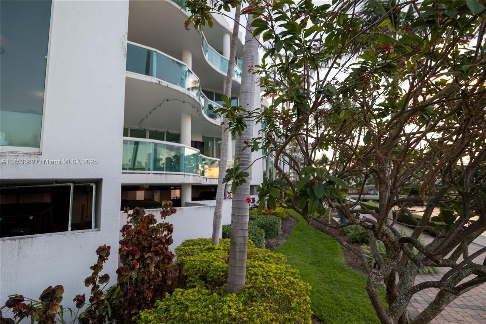7914 Harbor Island Dr #104, North Bay Village FL 33141