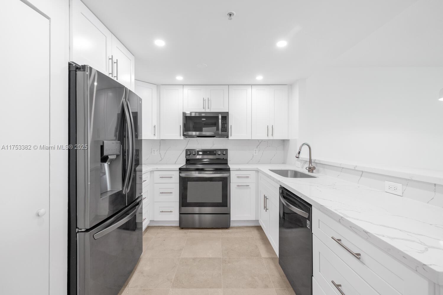 7914 Harbor Island Dr #104, North Bay Village FL 33141