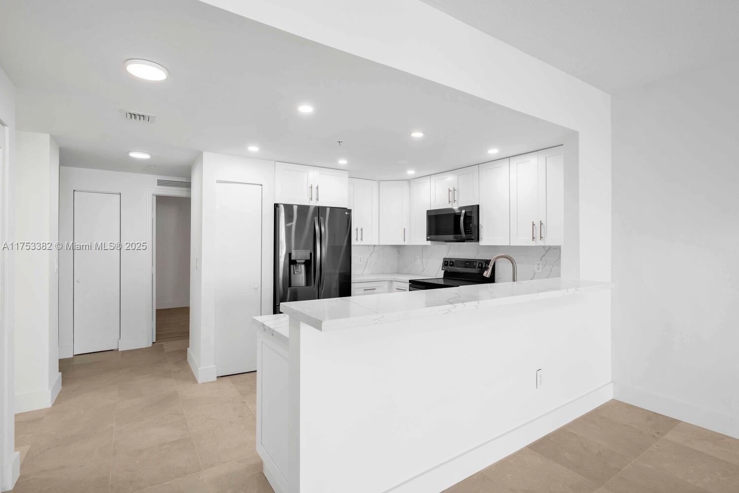 7914 Harbor Island Dr #104, North Bay Village FL 33141