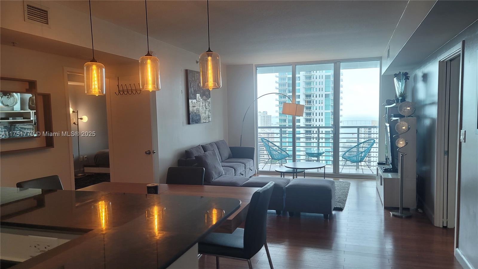 325 S Biscayne Blvd #3321, Miami FL 33131