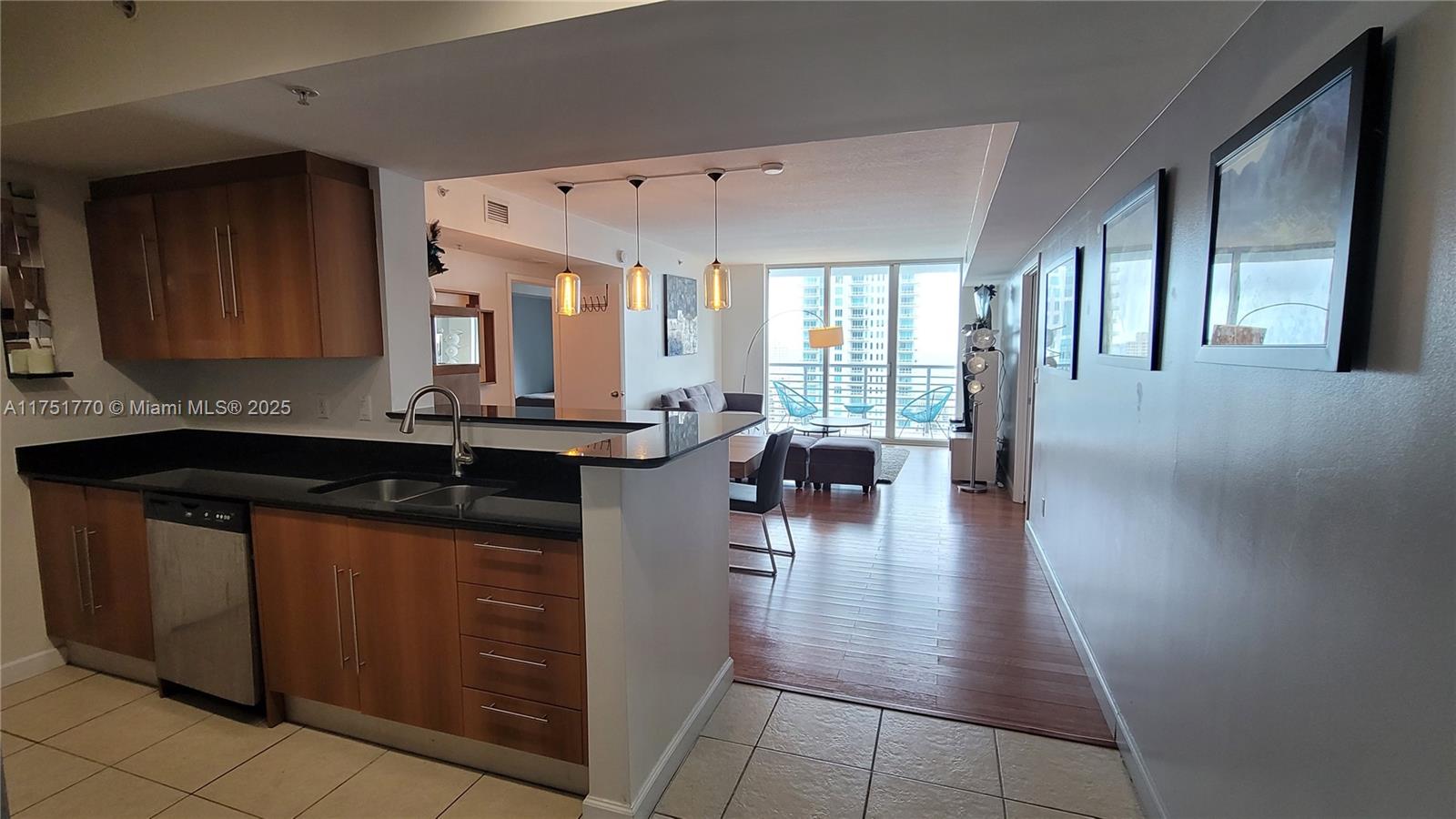325 S Biscayne Blvd #3321, Miami FL 33131