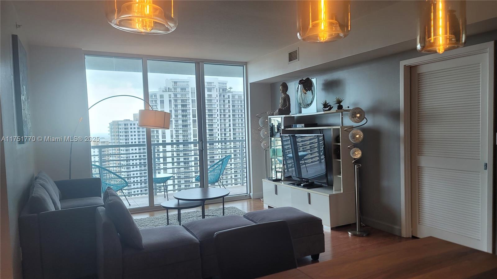 325 S Biscayne Blvd #3321, Miami FL 33131