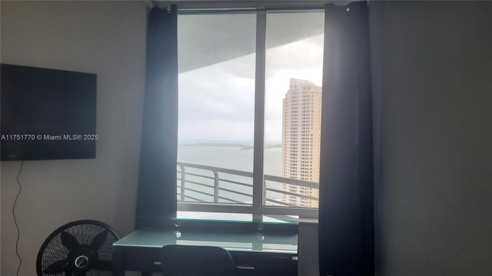 325 S Biscayne Blvd #3321, Miami FL 33131