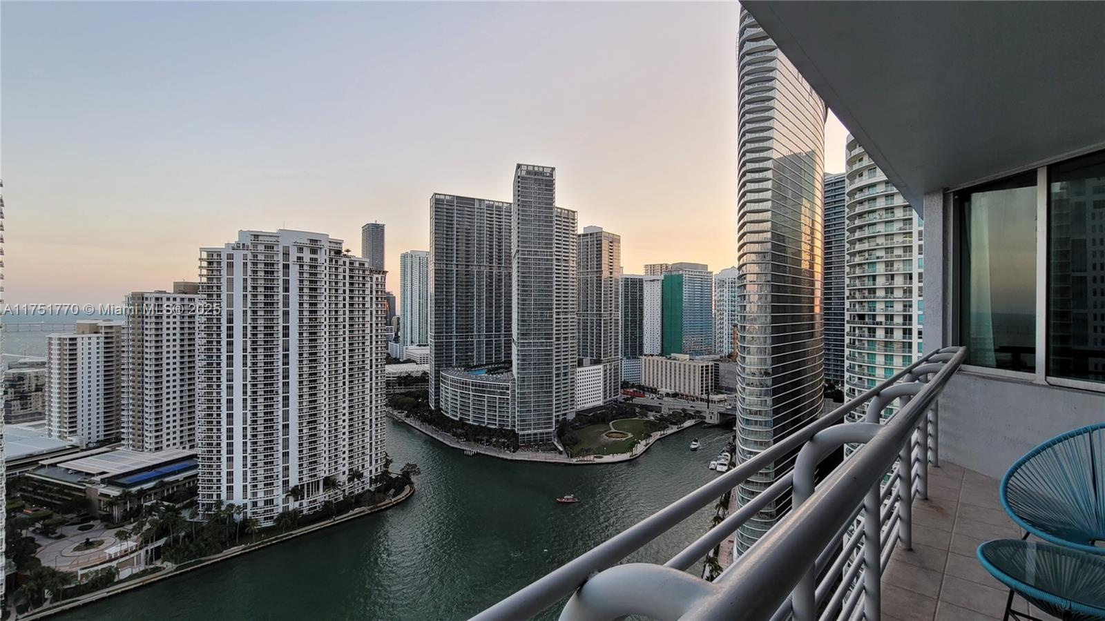 325 S Biscayne Blvd #3321, Miami FL 33131