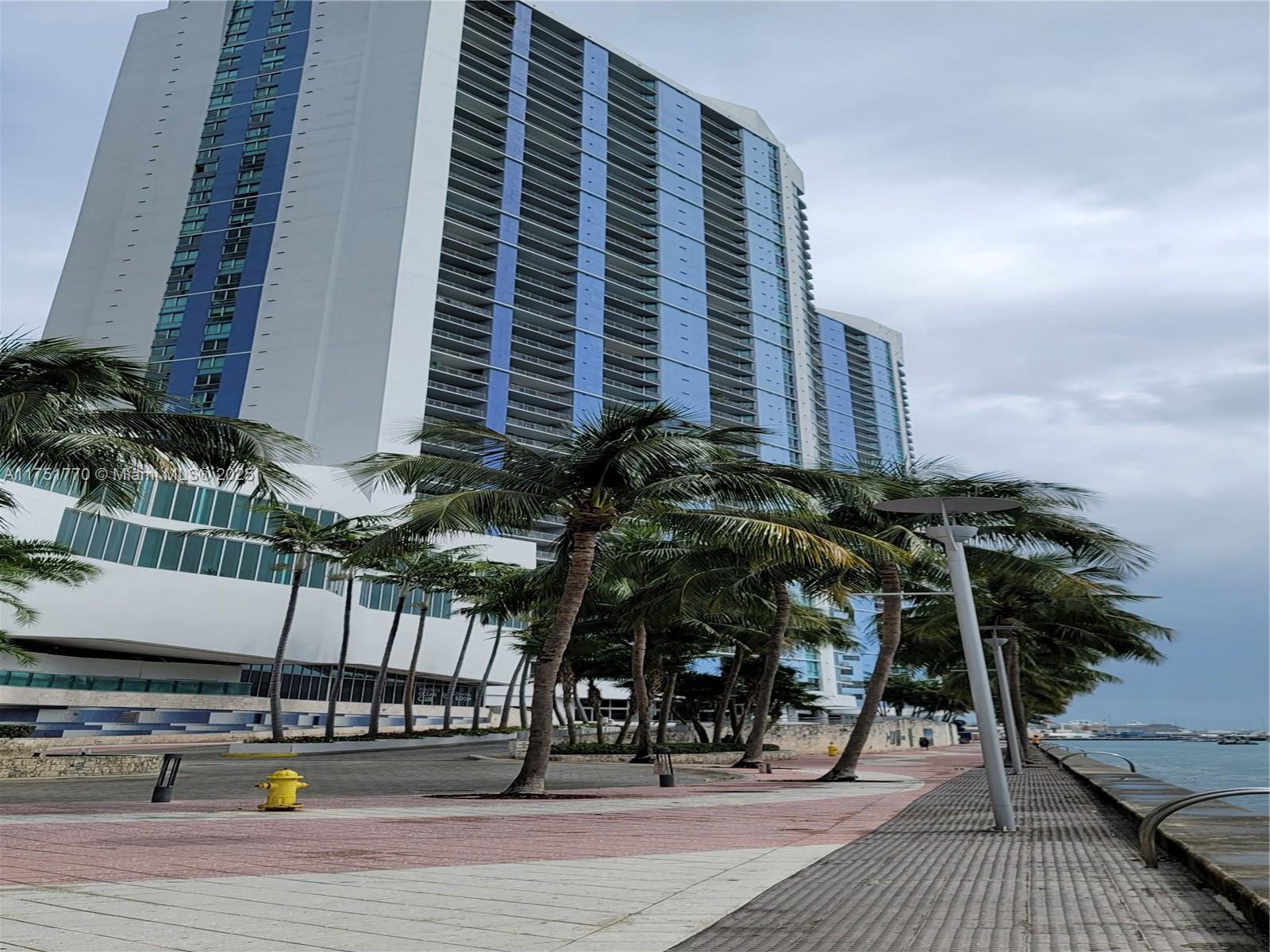 325 S Biscayne Blvd #3321, Miami FL 33131