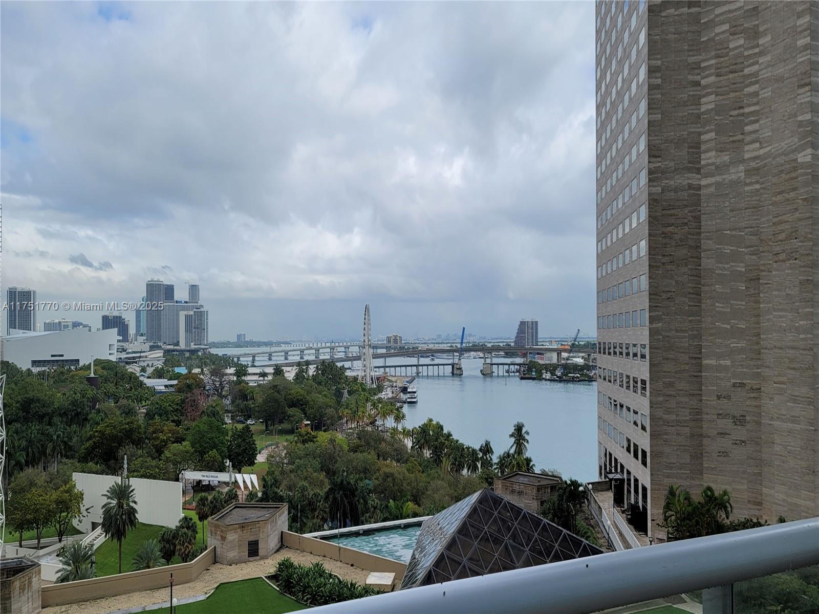 325 S Biscayne Blvd #3321, Miami FL 33131
