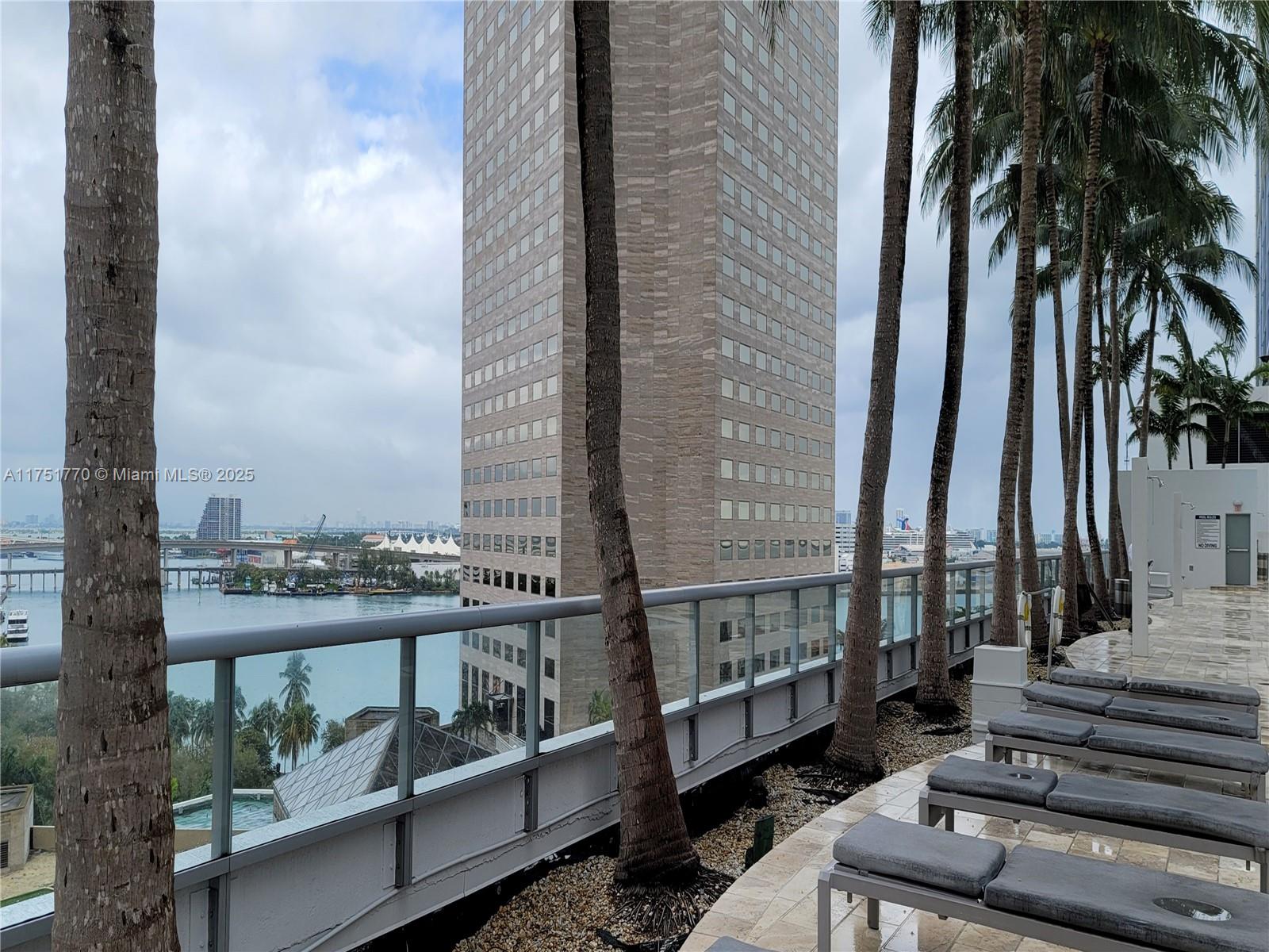 325 S Biscayne Blvd #3321, Miami FL 33131