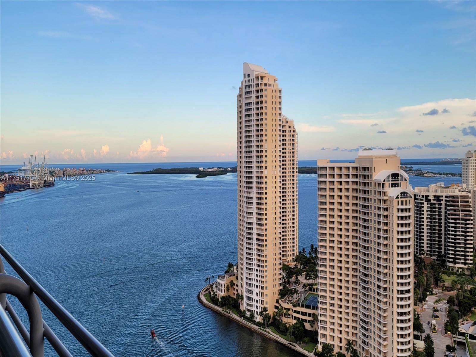 325 S Biscayne Blvd #3321, Miami FL 33131
