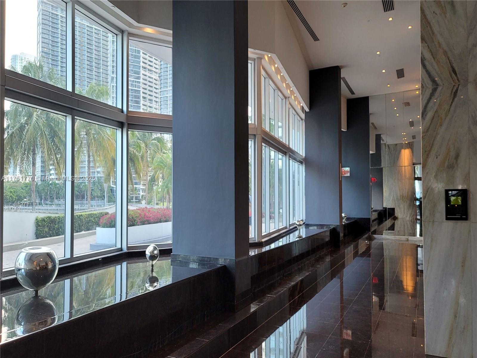 325 S Biscayne Blvd #3321, Miami FL 33131