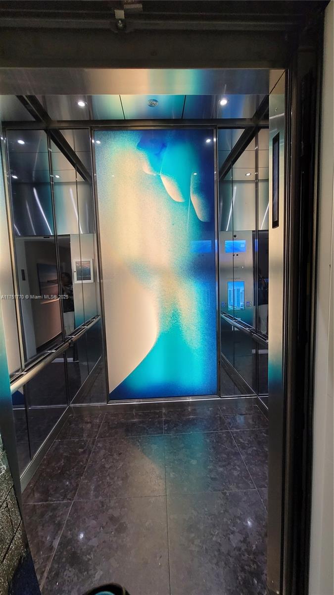 325 S Biscayne Blvd #3321, Miami FL 33131