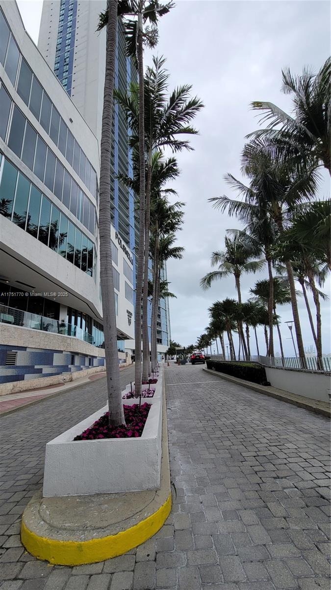 325 S Biscayne Blvd #3321, Miami FL 33131