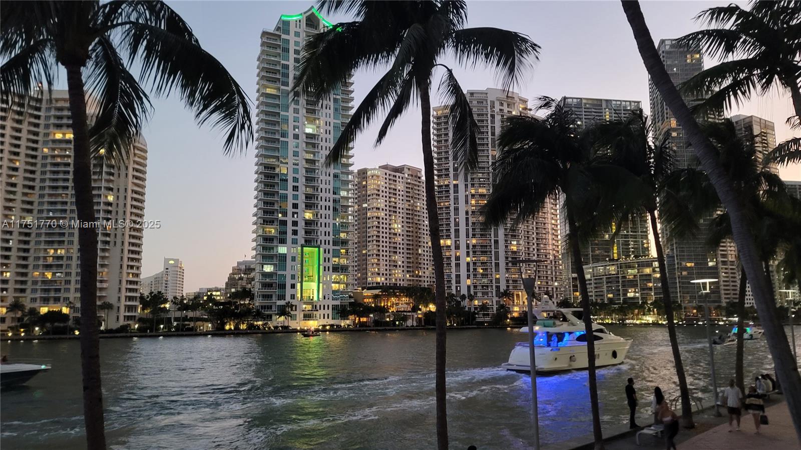 325 S Biscayne Blvd #3321, Miami FL 33131