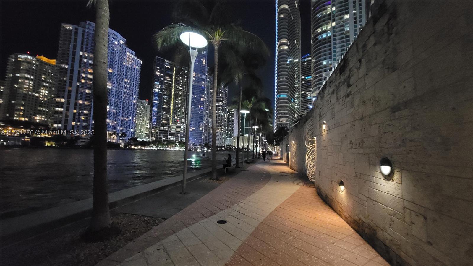 325 S Biscayne Blvd #3321, Miami FL 33131