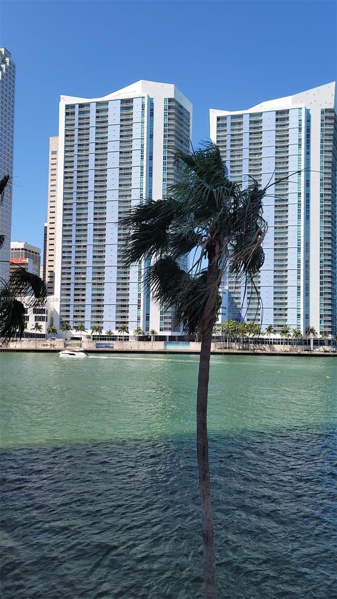 325 S Biscayne Blvd #3321, Miami FL 33131