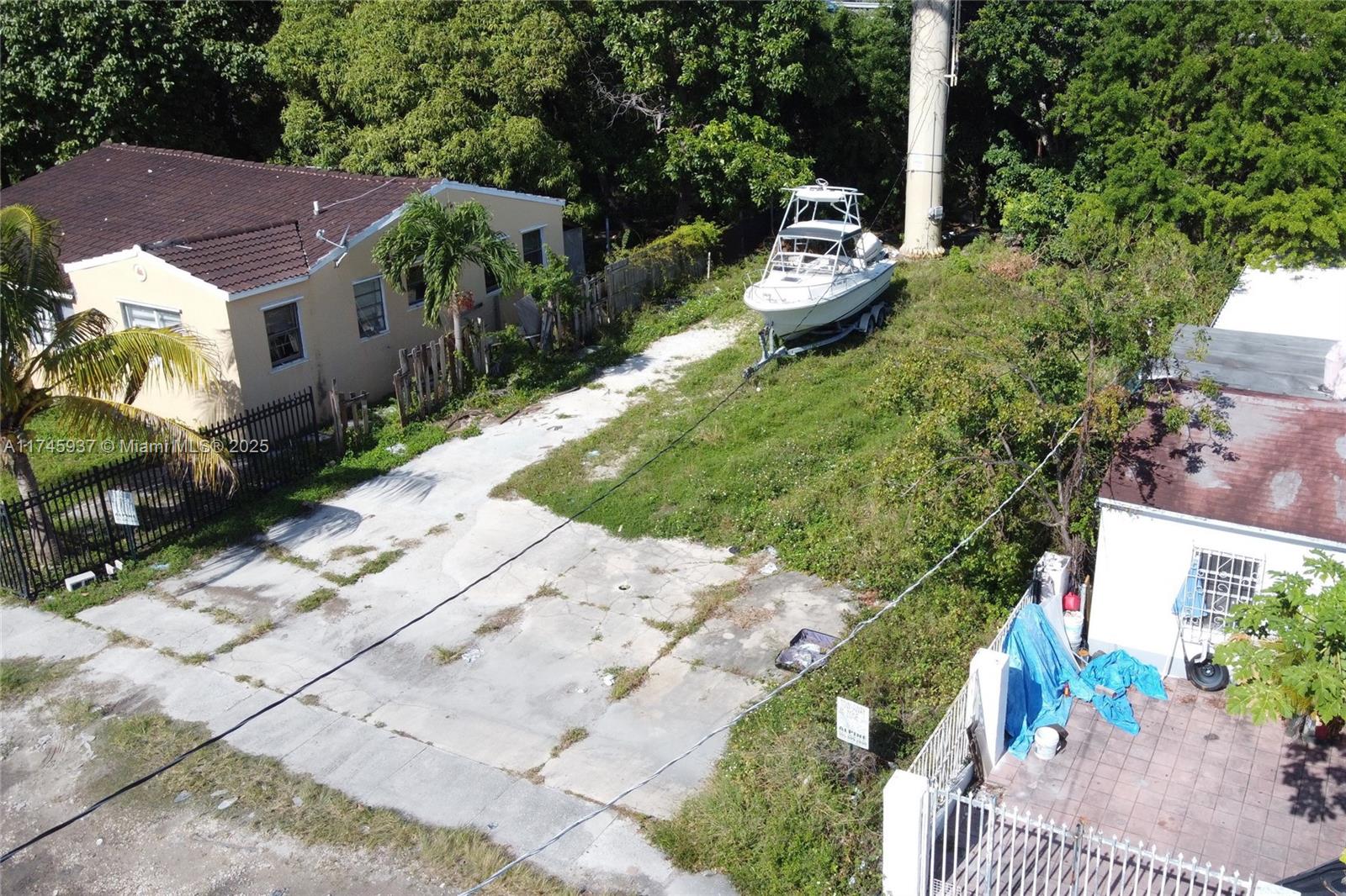 321 NW 37th St, Miami, Florida image 17