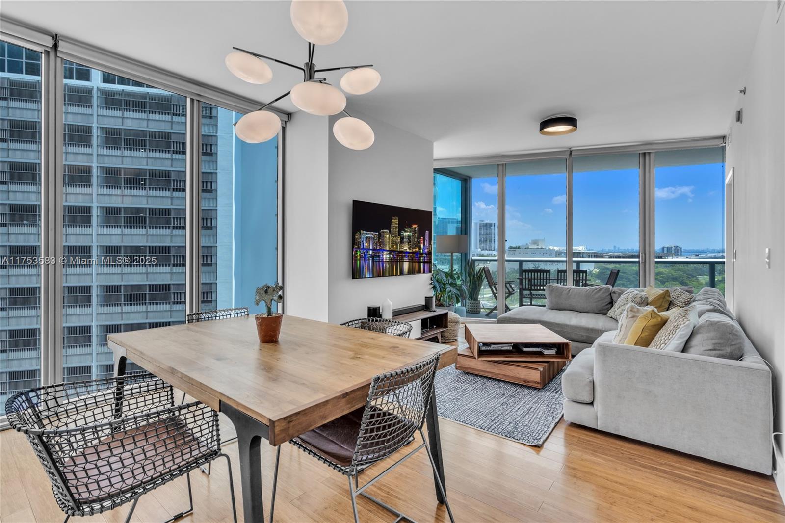 Condo for Sale in Miami, FL