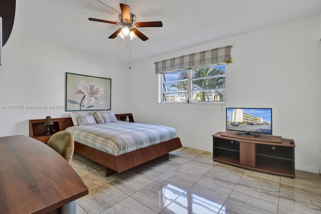 205 SE 11th Ter #203, Dania Beach, Florida image 16