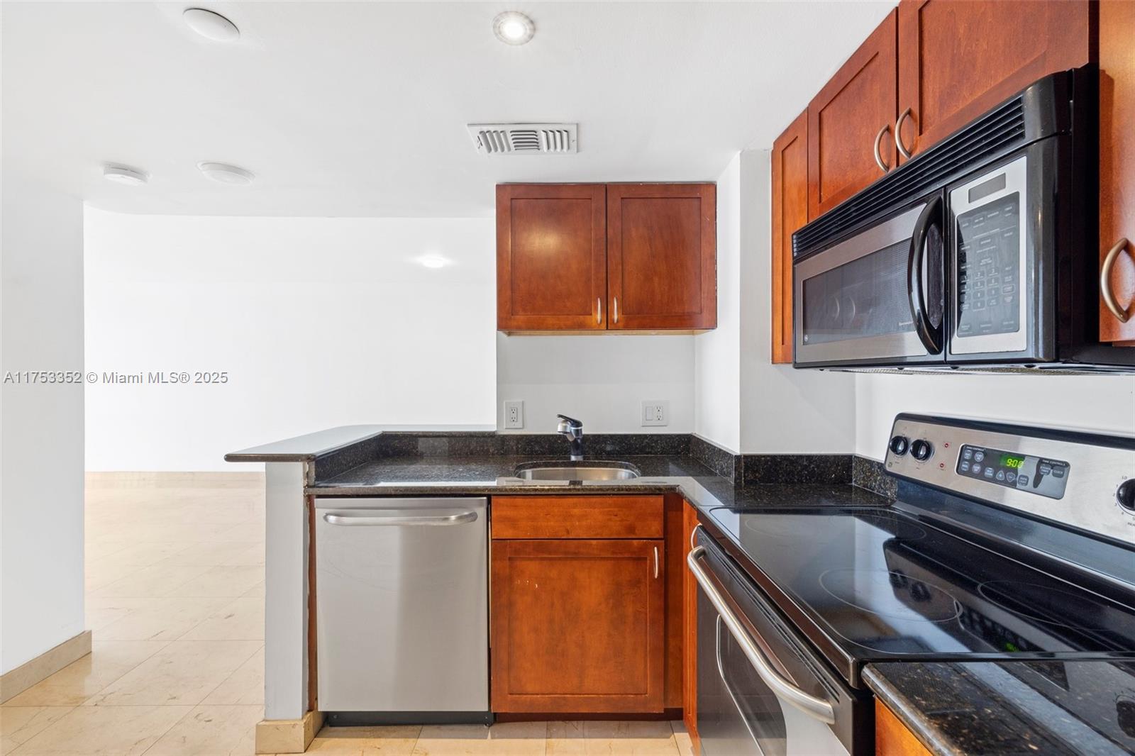 770 Claughton Island Dr #1510, Miami FL 33131