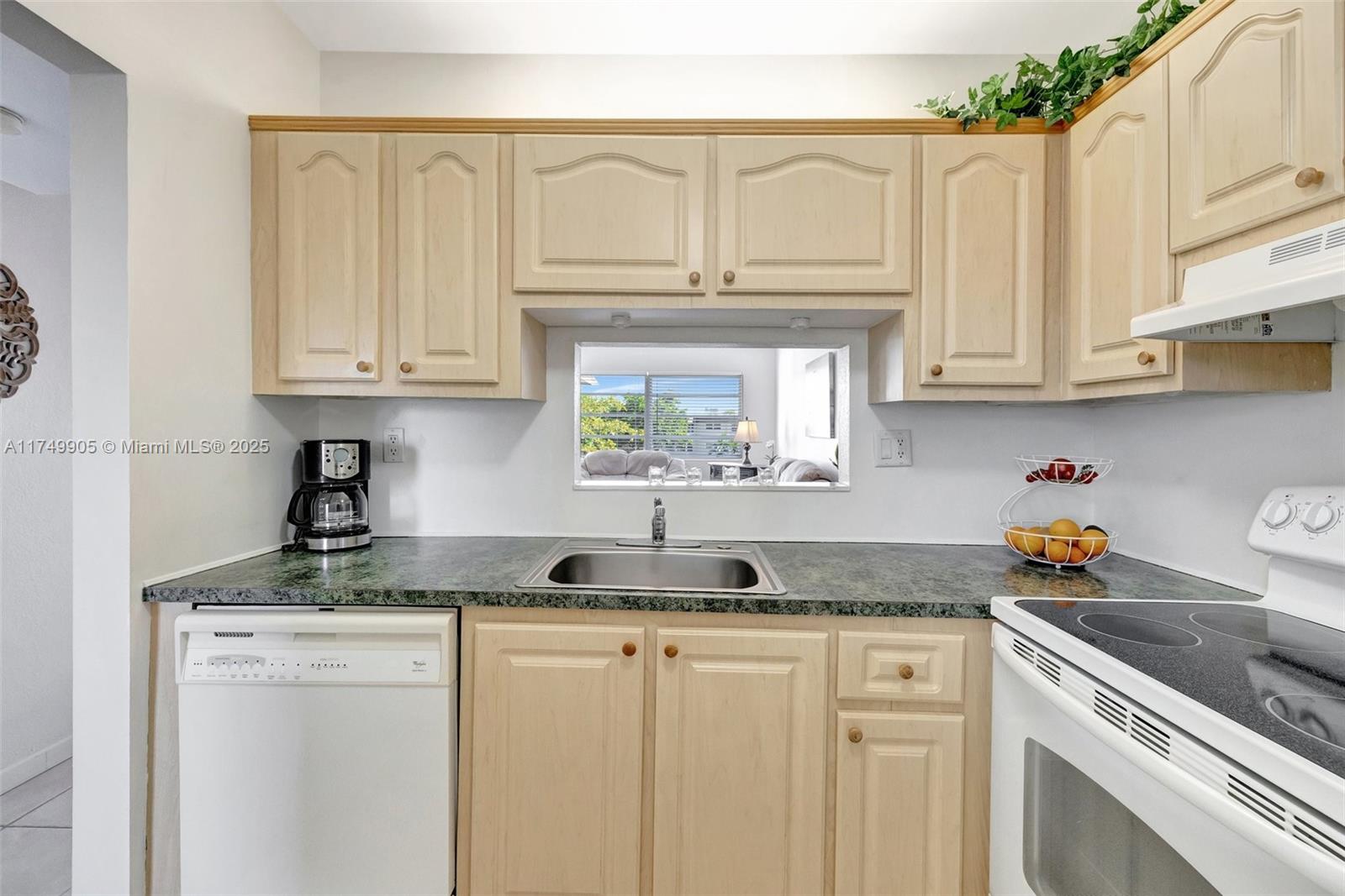 5002 NW 35th St #306, Lauderdale Lakes, Florida image 10