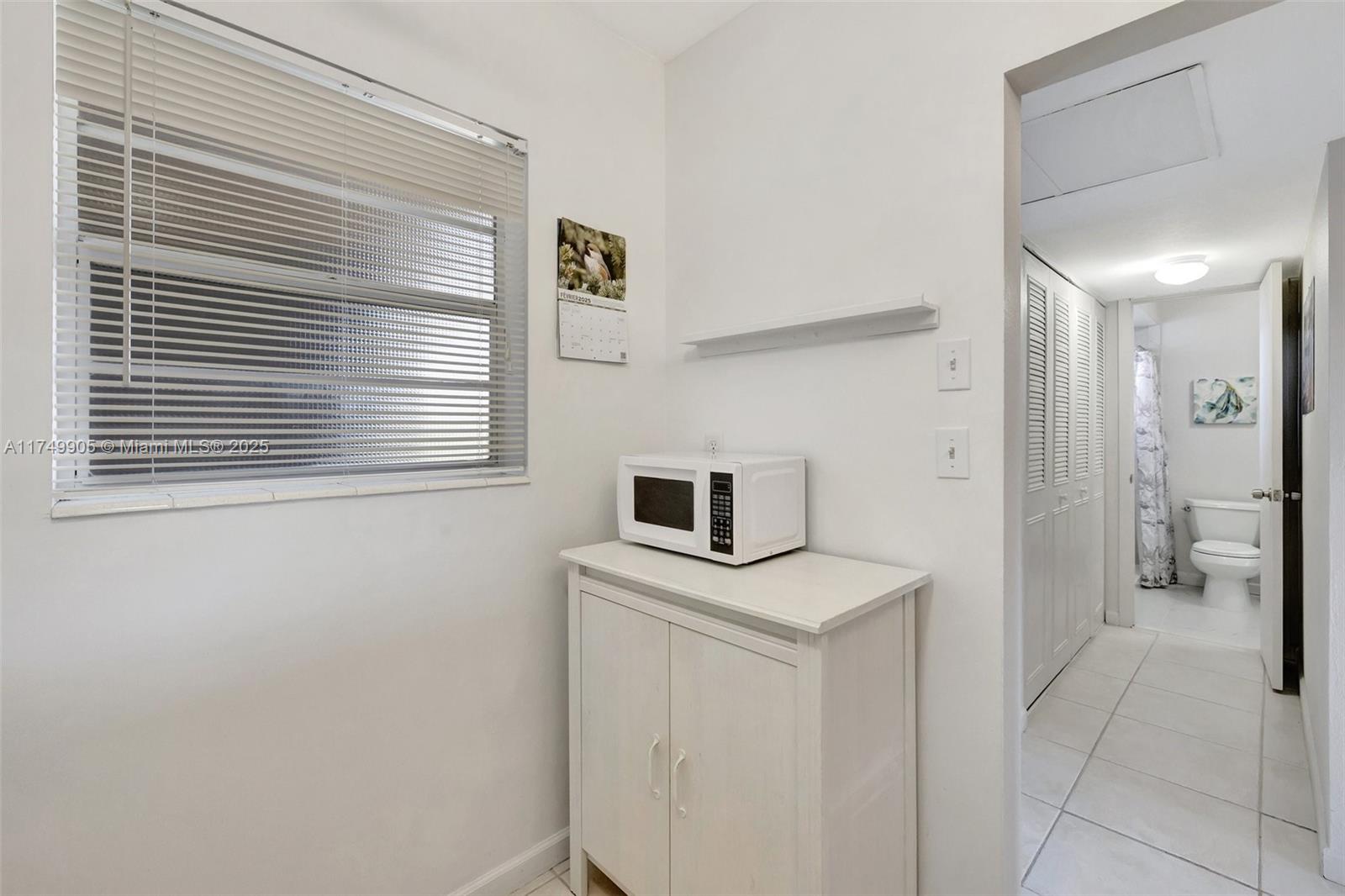 5002 NW 35th St #306, Lauderdale Lakes, Florida image 11