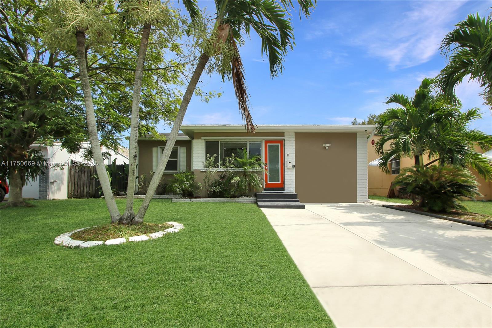 2422  Roosevelt St  For Sale A11750669, FL