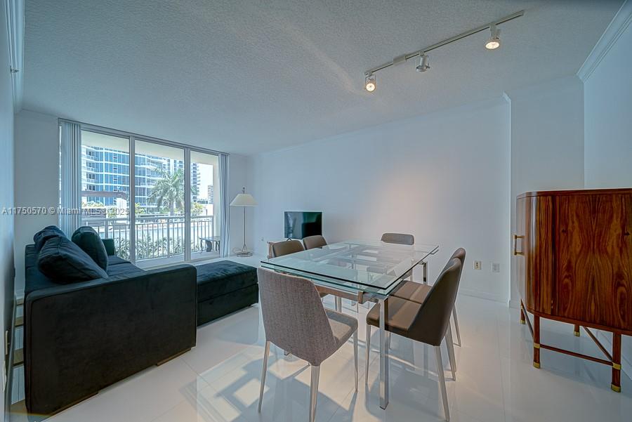 2000 N Bayshore Dr 526