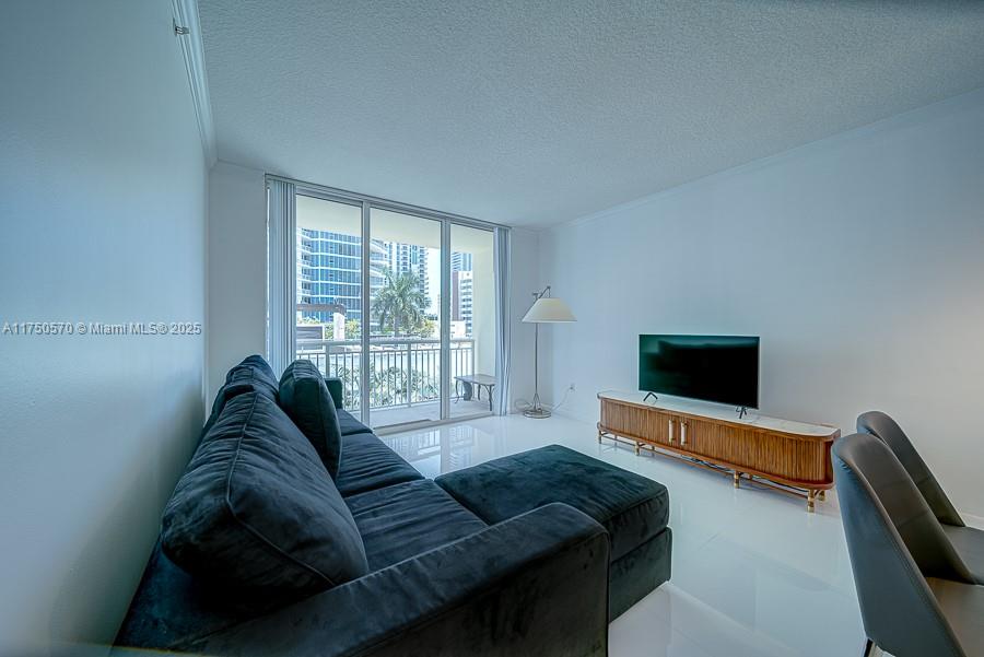 2000 N Bayshore Dr 526