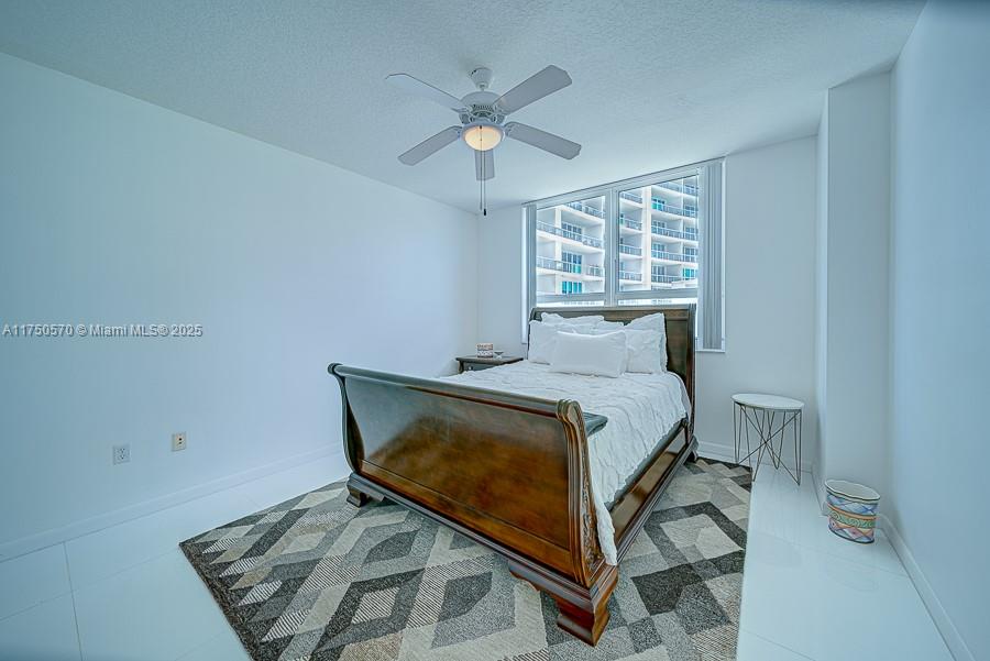 2000 N Bayshore Dr 526
