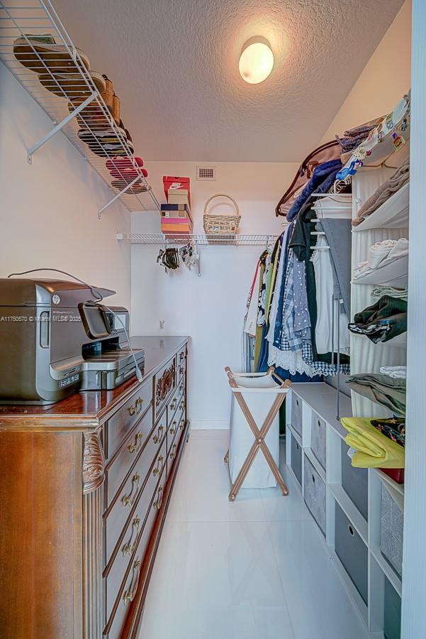 2000 N Bayshore Dr 526