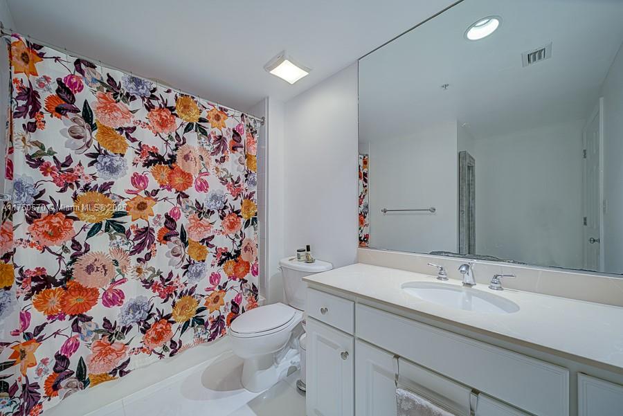 2000 N Bayshore Dr 526