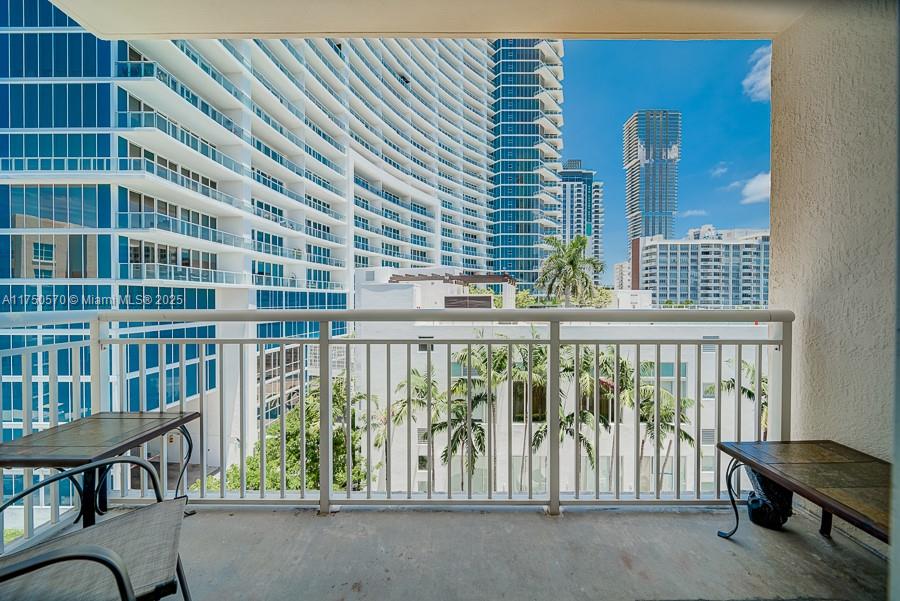 2000 N Bayshore Dr 526