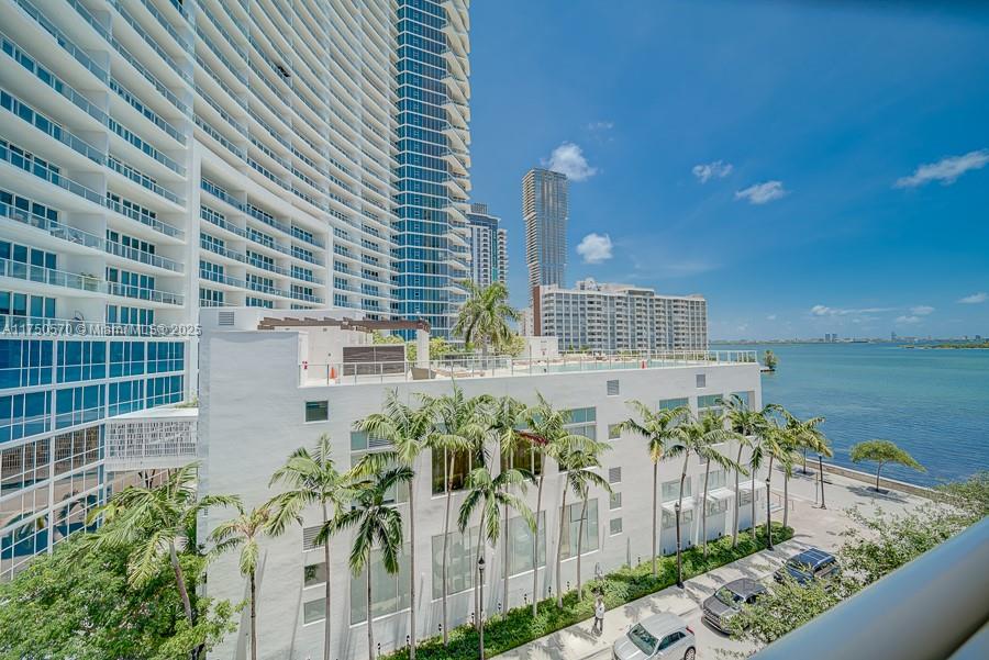 2000 N Bayshore Dr 526