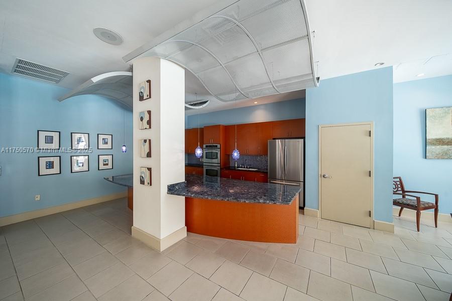 2000 N Bayshore Dr 526