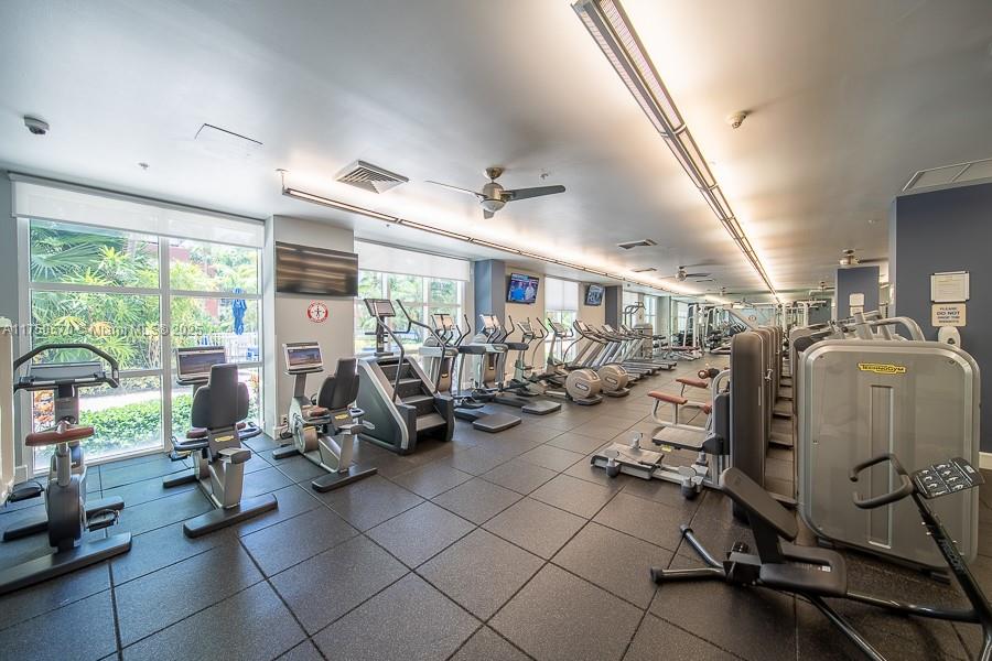 2000 N Bayshore Dr 526