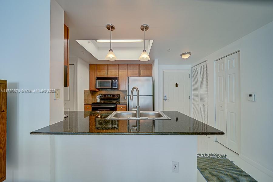 2000 N Bayshore Dr 526