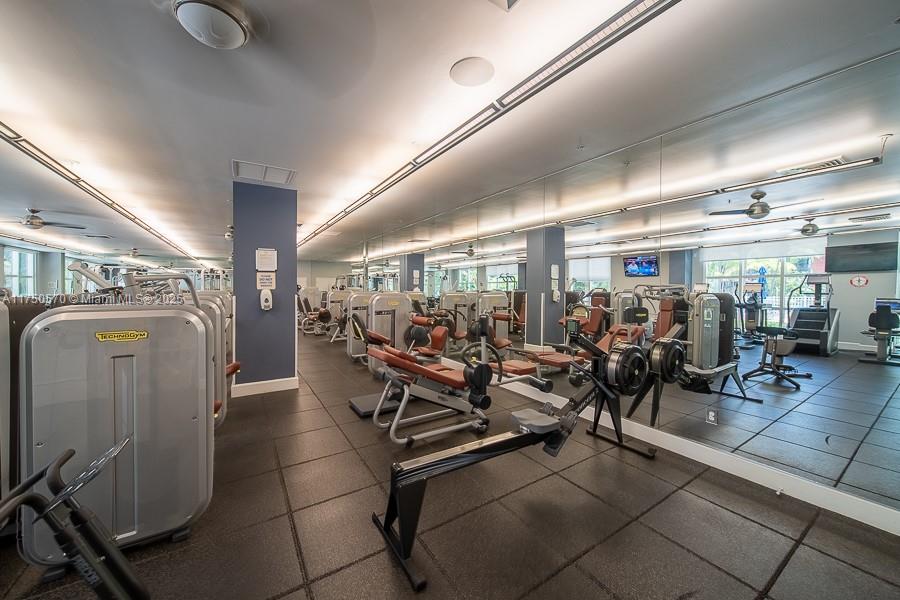 2000 N Bayshore Dr 526