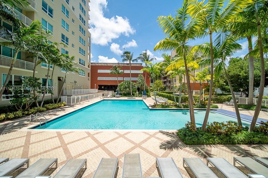 2000 N Bayshore Dr 526
