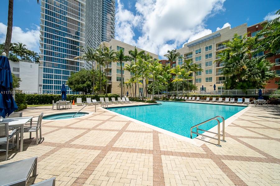 2000 N Bayshore Dr 526
