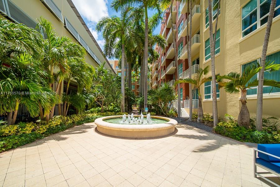 2000 N Bayshore Dr 526