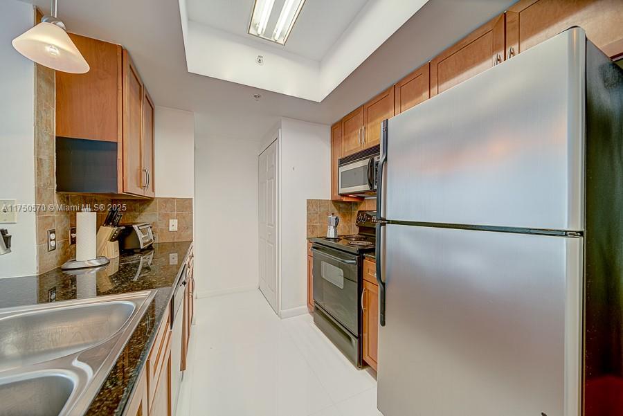 2000 N Bayshore Dr 526