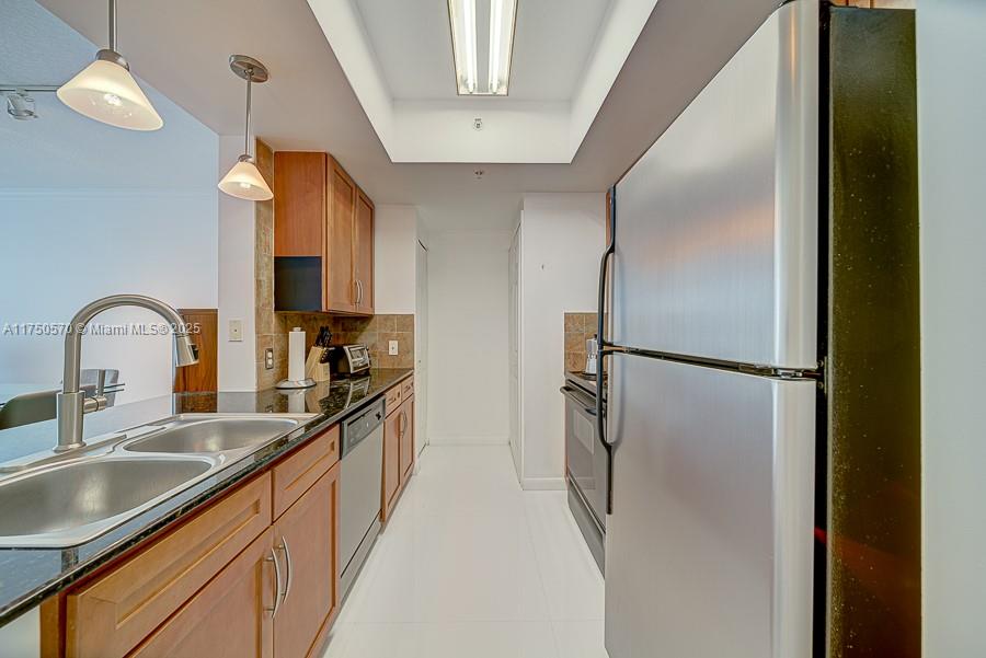2000 N Bayshore Dr 526