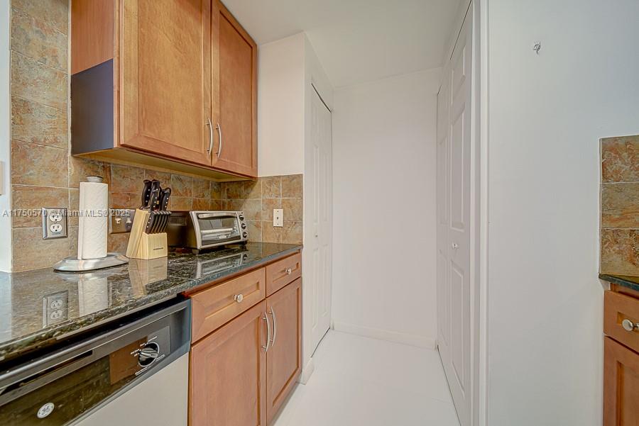2000 N Bayshore Dr 526