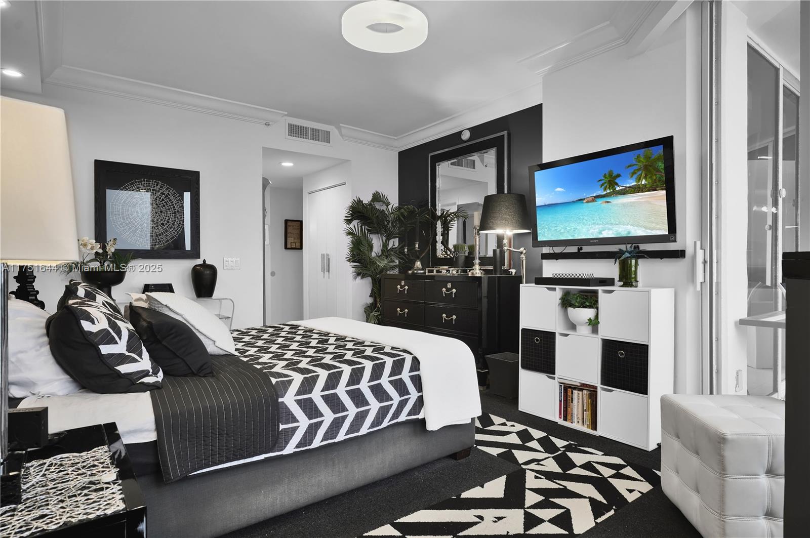 4775 Collins Ave #1806, Miami Beach FL 33140