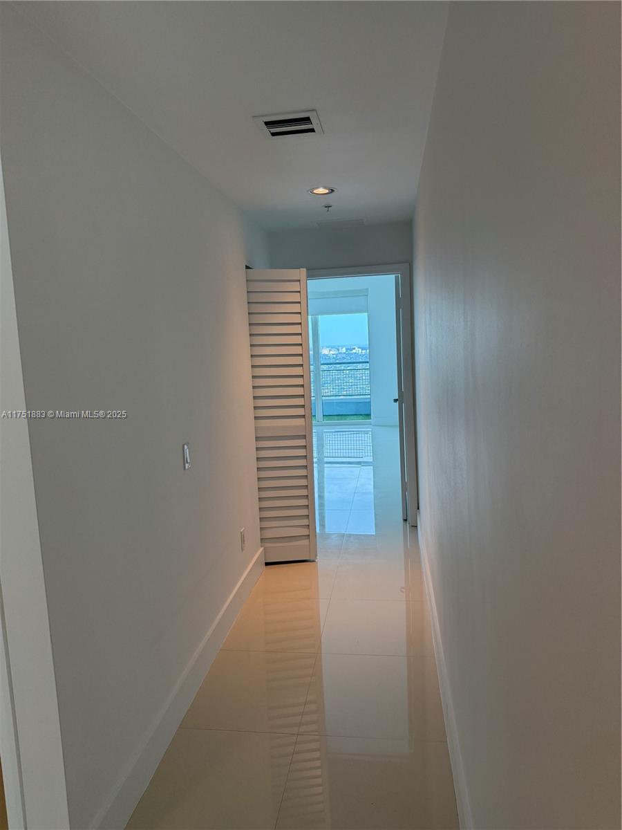 60 SW 13 ST #3806, Miami FL 33130