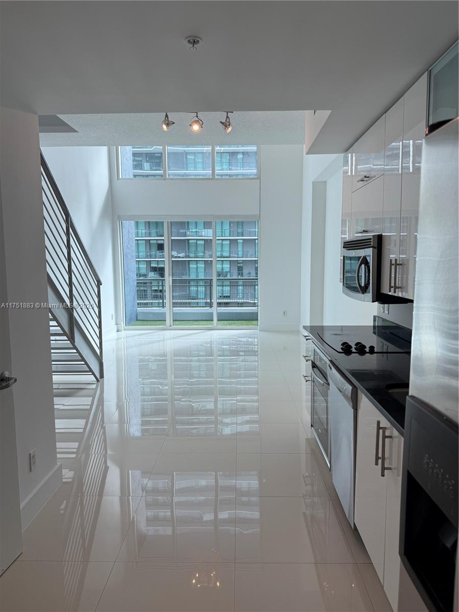 60 SW 13 ST #3806, Miami FL 33130