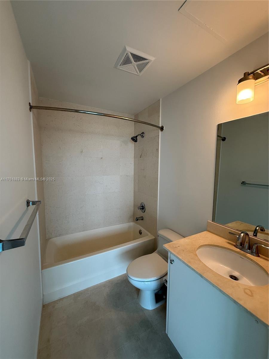60 SW 13 ST #3806, Miami FL 33130