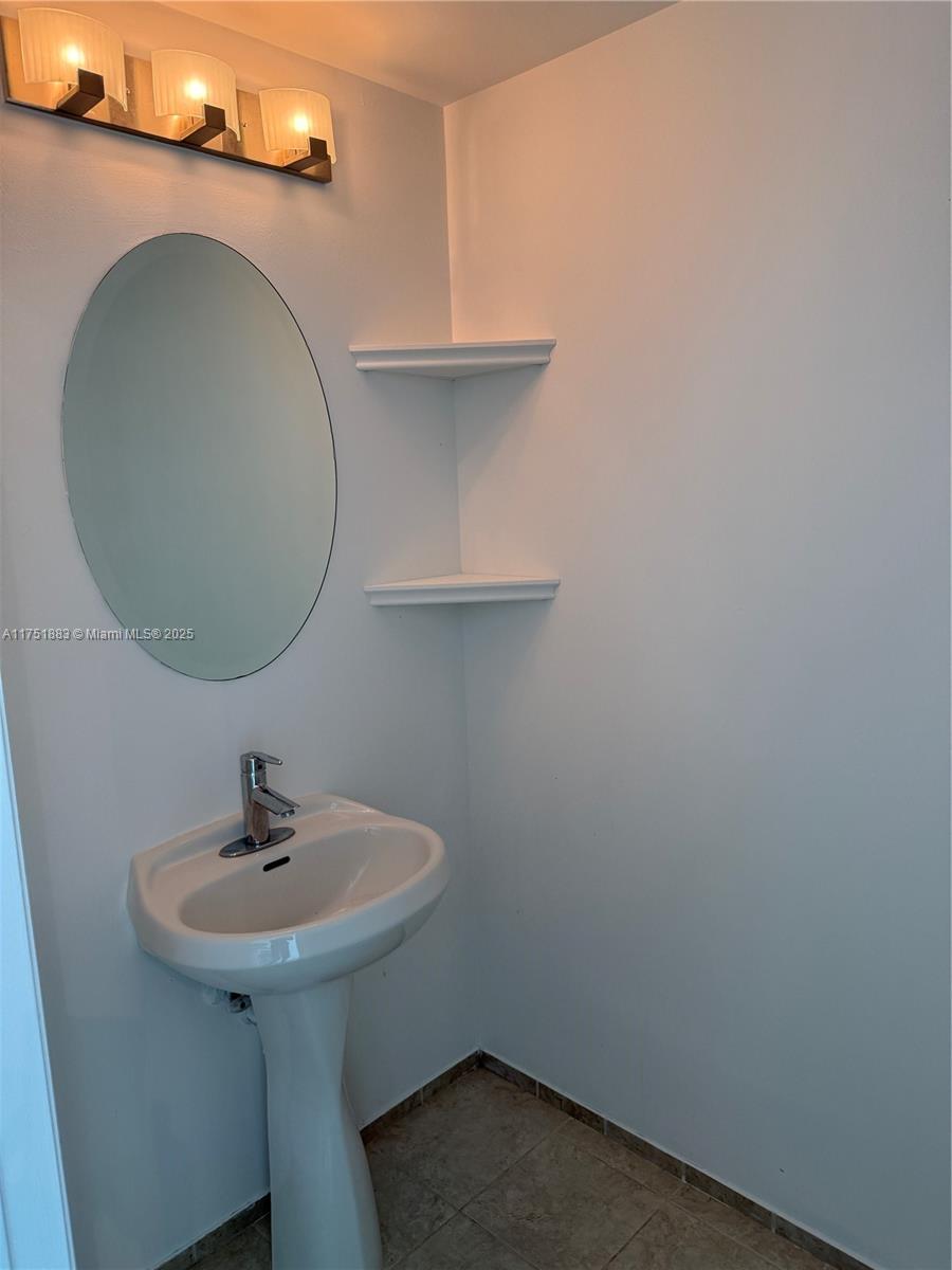 60 SW 13 ST #3806, Miami FL 33130