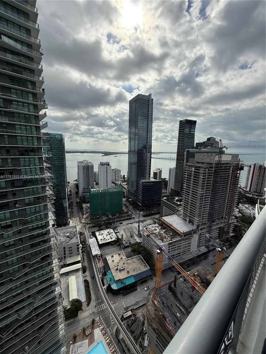 60 SW 13 ST #3806, Miami FL 33130