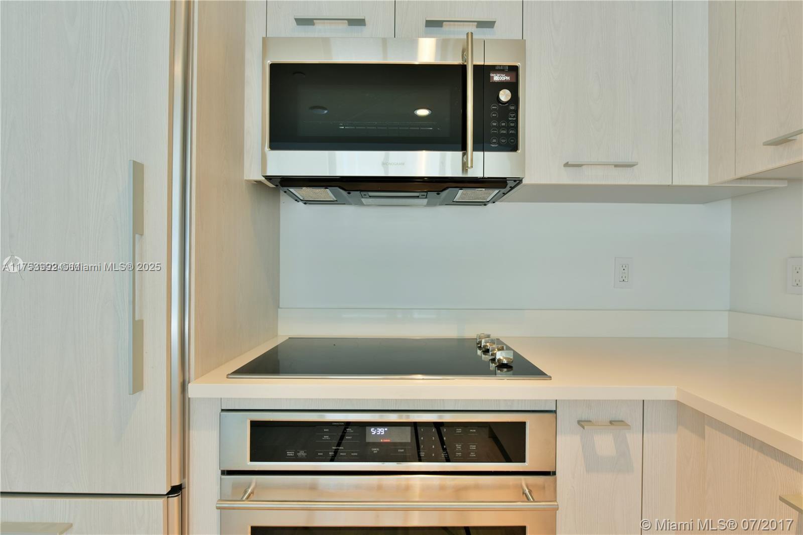 45 SW 9 st #1907, Miami FL 33130