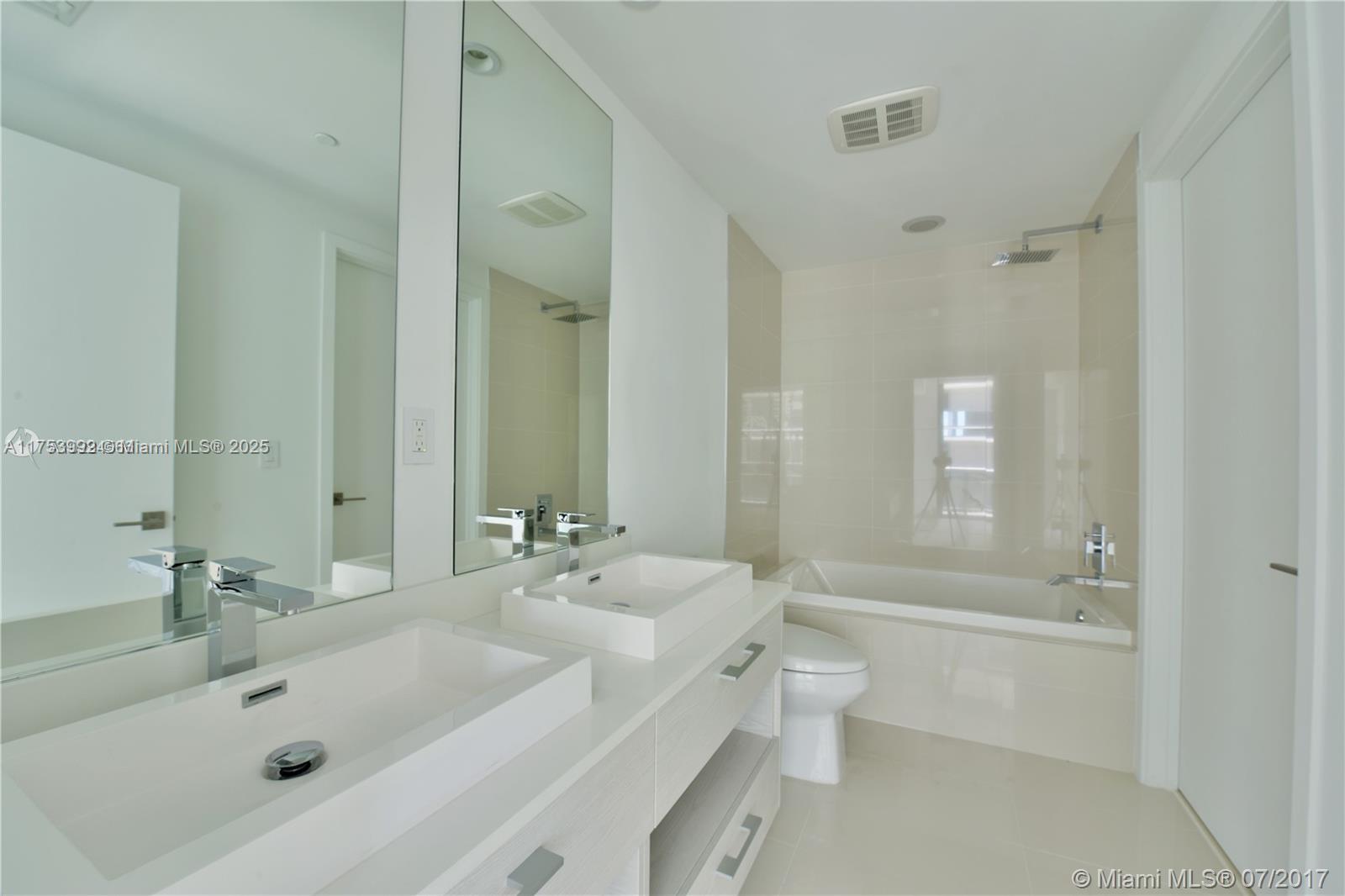 45 SW 9 st #1907, Miami FL 33130